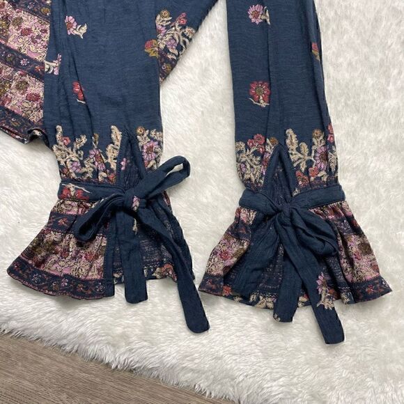 Lucky Brand Top Long Bell Sleeve Size XS Navy Blue Floral - Picture 6 of 9